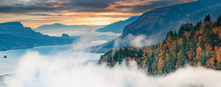 Gorgeous fall views from one of the Columbia RIver Gorge Hikes