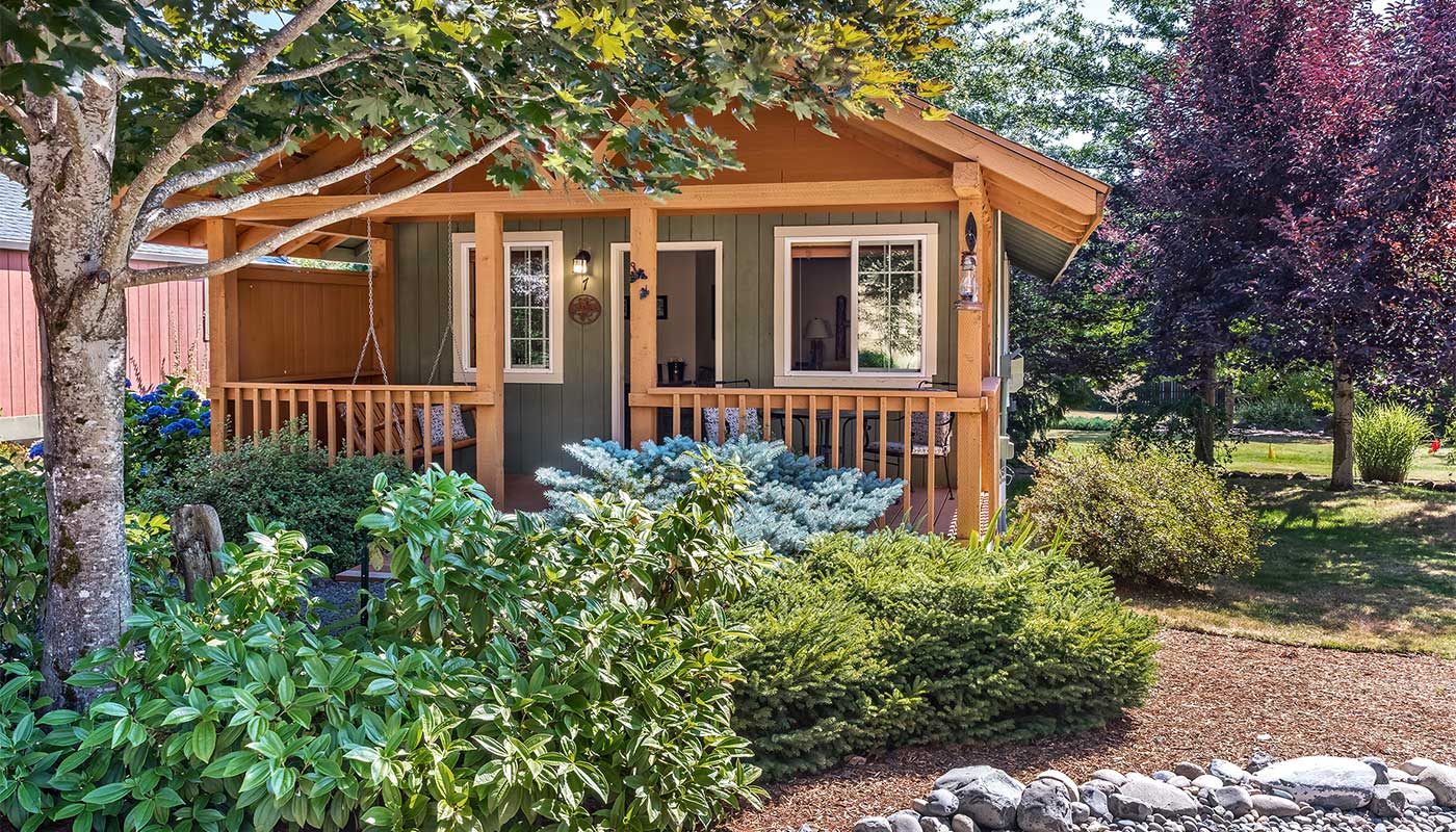 1 BEST Dog Friendly Cabins in Washington State & The