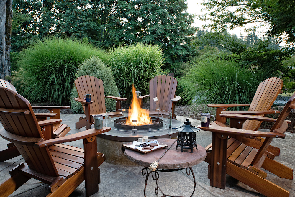 After a fantastic dinner at one of the many restaurants on the Columbia River, relax and unwind at our firepit at our cabins in Washington
