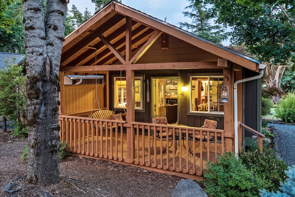 Where to Eat in Hood River This Fall 9 Exterior of one of the most romantic cabins in Washington at Carson Ridge Cabins near Hood River