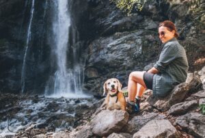 dog friendly waterfall hikes in the Columbia river gorge